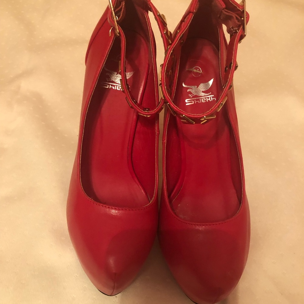 Shiekh Women's Red Platform Glitter High Heels Kari-18 Size 7.5